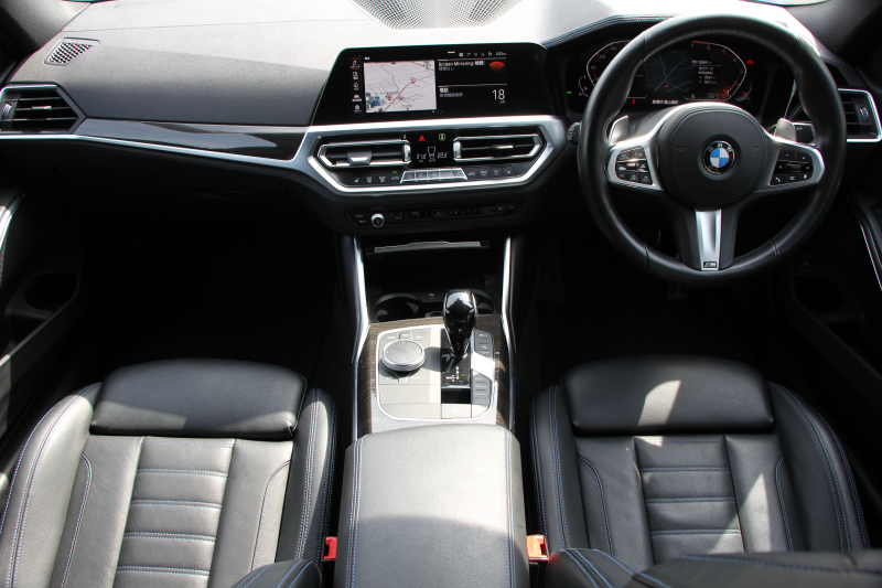 BMW 3シリーズ 320i Mｽﾎﾟｰﾂ ﾃﾞﾋﾞｭｰ&ｺﾝﾌｫｰﾄP ﾋｰﾀｰ黒革 19AW HUD BMWﾗｲﾌﾞｺｯｸﾋﾟｯﾄﾞﾀｯﾁﾊﾟﾈﾙ対応HDDﾅﾋﾞApplecarplay対応 電動ﾄﾗﾝｸ LEDﾍｯﾄﾞﾗｲﾄ LEDﾌｫｸﾞPｱｼｽﾄ 追従ACC ｽﾃｱﾘﾝｸﾞｻﾎﾟｰﾄ Hifiｽﾋﾟｰｶｰ 2年保証