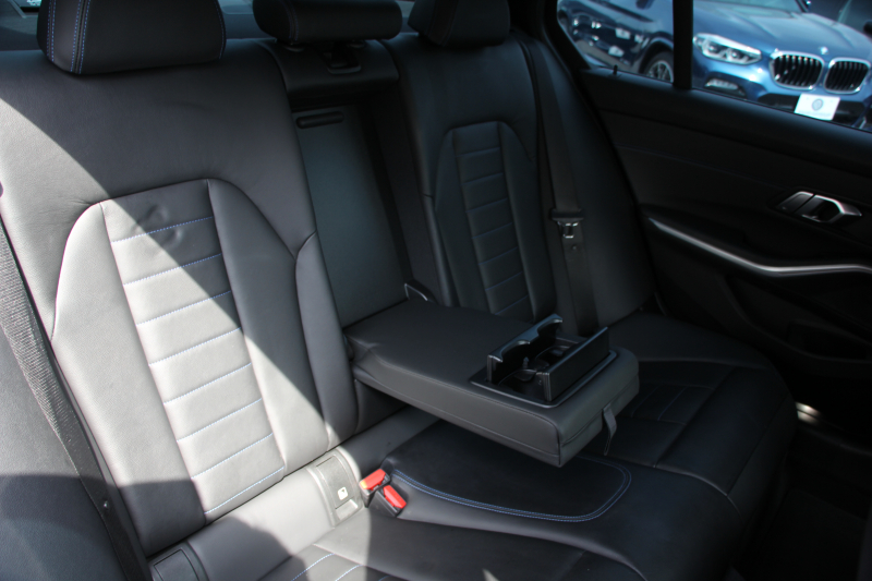 BMW 3シリーズ 320i Mｽﾎﾟｰﾂ ﾃﾞﾋﾞｭｰ&ｺﾝﾌｫｰﾄP ﾋｰﾀｰ黒革 19AW HUD BMWﾗｲﾌﾞｺｯｸﾋﾟｯﾄﾞﾀｯﾁﾊﾟﾈﾙ対応HDDﾅﾋﾞApplecarplay対応 電動ﾄﾗﾝｸ LEDﾍｯﾄﾞﾗｲﾄ LEDﾌｫｸﾞPｱｼｽﾄ 追従ACC ｽﾃｱﾘﾝｸﾞｻﾎﾟｰﾄ Hifiｽﾋﾟｰｶｰ 2年保証