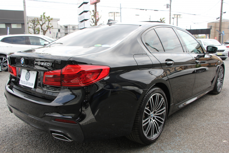 BMW 5シリーズ 540i Mｽﾎﾟｰﾂ ｲﾉﾍﾞｰｼｮﾝP 後輪駆動 1ｵ-ﾅ ｻﾝﾙｰﾌ 全席ﾋｰﾀｰ黒革 直6ﾀｰﾎﾞ340馬力 ｱﾀﾞﾌﾟﾃｨﾌﾞｻｽ ﾊｰﾏﾝｶｰﾄﾞﾝ HUD ﾃﾞｨｽﾌﾟﾚｲｷｰ ﾘﾓｰﾄﾊﾟｰｷﾝｸﾞｼﾞｪｽﾁｬｰC ﾜｲﾔﾚｽ充電 4ｿﾞｰﾝｴｱｺﾝ 追従ACC LEDﾍｯﾄﾞﾗｲﾄ ｵｰﾄﾊｲﾋﾞｰﾑ 2年保証