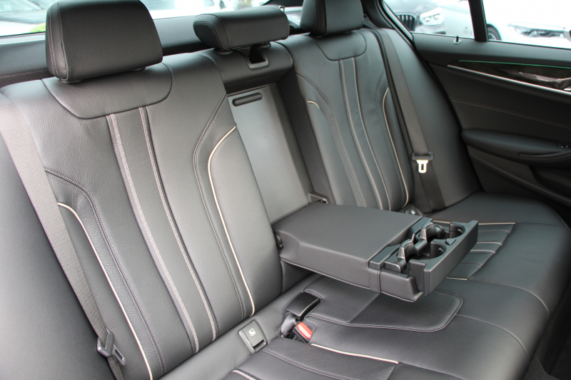 BMW 5シリーズ 540i Mｽﾎﾟｰﾂ ｲﾉﾍﾞｰｼｮﾝP 後輪駆動 1ｵ-ﾅ ｻﾝﾙｰﾌ 全席ﾋｰﾀｰ黒革 直6ﾀｰﾎﾞ340馬力 ｱﾀﾞﾌﾟﾃｨﾌﾞｻｽ ﾊｰﾏﾝｶｰﾄﾞﾝ HUD ﾃﾞｨｽﾌﾟﾚｲｷｰ ﾘﾓｰﾄﾊﾟｰｷﾝｸﾞｼﾞｪｽﾁｬｰC ﾜｲﾔﾚｽ充電 4ｿﾞｰﾝｴｱｺﾝ 追従ACC LEDﾍｯﾄﾞﾗｲﾄ ｵｰﾄﾊｲﾋﾞｰﾑ 2年保証