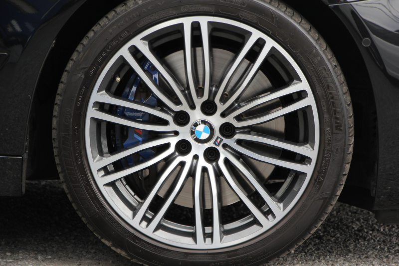 BMW 5シリーズ 540i Mｽﾎﾟｰﾂ ｲﾉﾍﾞｰｼｮﾝP 後輪駆動 1ｵ-ﾅ ｻﾝﾙｰﾌ 全席ﾋｰﾀｰ黒革 直6ﾀｰﾎﾞ340馬力 ｱﾀﾞﾌﾟﾃｨﾌﾞｻｽ ﾊｰﾏﾝｶｰﾄﾞﾝ HUD ﾃﾞｨｽﾌﾟﾚｲｷｰ ﾘﾓｰﾄﾊﾟｰｷﾝｸﾞｼﾞｪｽﾁｬｰC ﾜｲﾔﾚｽ充電 4ｿﾞｰﾝｴｱｺﾝ 追従ACC LEDﾍｯﾄﾞﾗｲﾄ ｵｰﾄﾊｲﾋﾞｰﾑ 2年保証