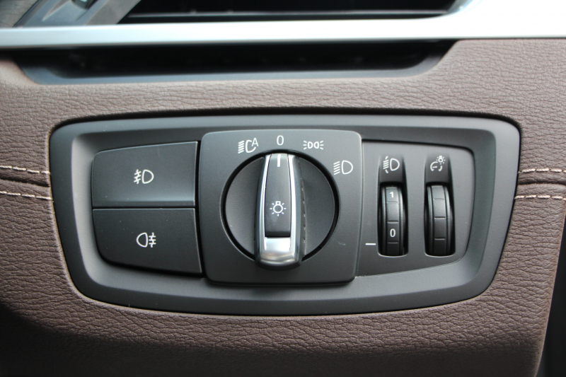 BMW X1 Xdrive18d Xﾗｲﾝ ﾊｲﾗｲﾝ&ｺﾝﾌｫｰﾄP 1ｵ-ﾅ LCI後期 ﾌｪｲｽﾘﾌﾄ後 真珠色 ﾋｰﾀｰ付ﾓｶﾚｻﾞｰ 追従ACC 電動ｼｰﾄ LEDﾍｯﾄﾞﾗｲﾄ 電動ﾄﾗﾝｸ ﾀｯﾁ画面ﾅﾋﾞ衝突軽減ﾌﾞﾚｰｷ 車線逸脱警告 歩行者警告 18AW ｳｯﾄﾞﾊﾟﾈﾙ 2年保証