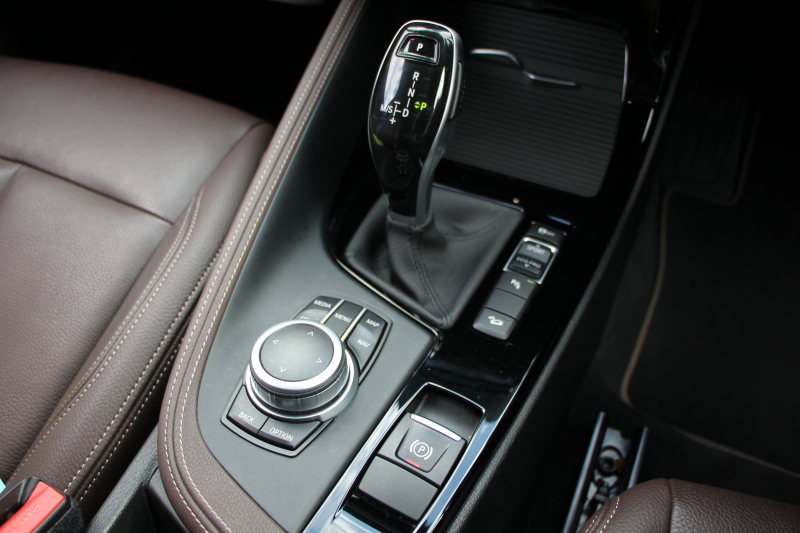 BMW X1 Xdrive18d Xﾗｲﾝ ﾊｲﾗｲﾝ&ｺﾝﾌｫｰﾄP 1ｵ-ﾅ LCI後期 ﾌｪｲｽﾘﾌﾄ後 真珠色 ﾋｰﾀｰ付ﾓｶﾚｻﾞｰ 追従ACC 電動ｼｰﾄ LEDﾍｯﾄﾞﾗｲﾄ 電動ﾄﾗﾝｸ ﾀｯﾁ画面ﾅﾋﾞ衝突軽減ﾌﾞﾚｰｷ 車線逸脱警告 歩行者警告 18AW ｳｯﾄﾞﾊﾟﾈﾙ 2年保証