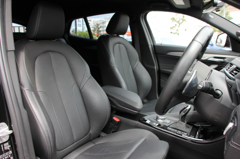 BMW X2 Xdrive20i MｽﾎﾟｰﾂX ﾃﾞﾋﾞｭｰP 4WD ﾊｲﾗｲﾝ ｺﾝﾌｫｰﾄP 追従ACC HUD ﾋｰﾀｰ黒革 電動ｼｰﾄ ｵﾌﾟｼｮﾝ20AW Mﾘｱｽﾎﾟｲﾗｰ ﾀｯﾁ画面HDDﾅﾋﾞBｶﾒﾗ Pｱｼｽﾄ CD&DVD再生可能 Bluetooth接続 電動ﾄﾗﾝｸ LEDﾍｯﾄﾞﾗｲﾄ ｽﾏｰﾄｷｰ 8速AT 2年保証