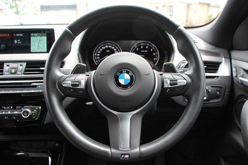 BMW X2 Xdrive20i MｽﾎﾟｰﾂX ﾃﾞﾋﾞｭｰP 4WD ﾊｲﾗｲﾝ ｺﾝﾌｫｰﾄP 追従ACC HUD ﾋｰﾀｰ黒革 電動ｼｰﾄ ｵﾌﾟｼｮﾝ20AW Mﾘｱｽﾎﾟｲﾗｰ ﾀｯﾁ画面HDDﾅﾋﾞBｶﾒﾗ Pｱｼｽﾄ CD&DVD再生可能 Bluetooth接続 電動ﾄﾗﾝｸ LEDﾍｯﾄﾞﾗｲﾄ ｽﾏｰﾄｷｰ 8速AT 2年保証