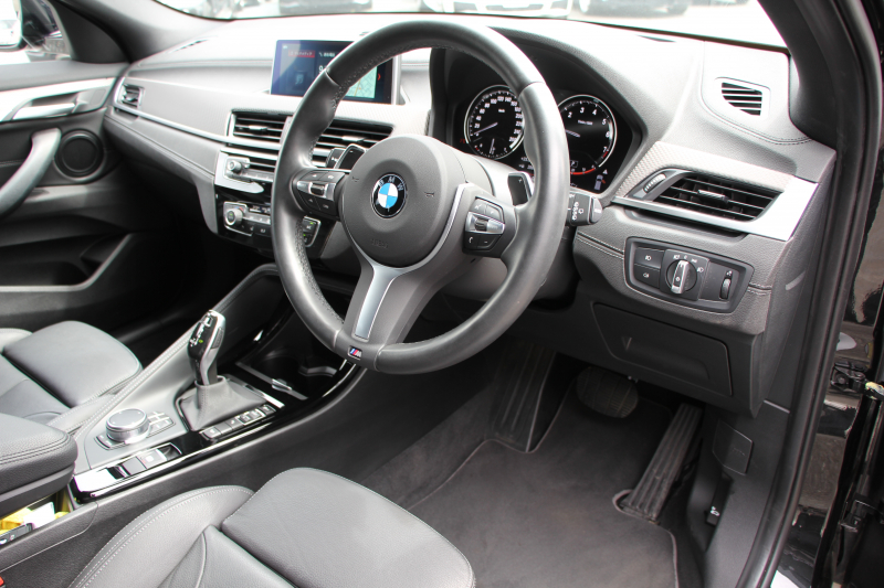 BMW X2 Xdrive20i MｽﾎﾟｰﾂX ﾃﾞﾋﾞｭｰP 4WD ﾊｲﾗｲﾝ ｺﾝﾌｫｰﾄP 追従ACC HUD ﾋｰﾀｰ黒革 電動ｼｰﾄ ｵﾌﾟｼｮﾝ20AW Mﾘｱｽﾎﾟｲﾗｰ ﾀｯﾁ画面HDDﾅﾋﾞBｶﾒﾗ Pｱｼｽﾄ CD&DVD再生可能 Bluetooth接続 電動ﾄﾗﾝｸ LEDﾍｯﾄﾞﾗｲﾄ ｽﾏｰﾄｷｰ 8速AT 2年保証