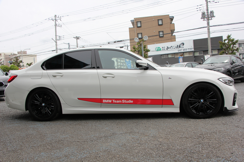 BMW 3シリーズ 320i Mｽﾎﾟｰﾂ ｺﾝﾌｫｰﾄP ｼｰﾄﾋｰﾀｰ HUD ｼﾞｪｽﾁｬｰｺﾝﾄﾛｰﾙ 追従ACC ｽﾃｱﾘﾝｸﾞｻﾎﾟｰﾄ ﾌﾞﾗｯｸﾍﾟｲﾝﾄAW&H&Rｻｽ BMWﾗｲﾌﾞｺｯｸﾋﾟｯﾄ ｱｯﾌﾟﾙｶｰﾌﾟﾚｲ HDDﾅﾋﾞPｱｼｽﾄ LEDﾍｯﾄﾞﾗｲﾄ ｵｰﾄﾊｲﾋﾞｰﾑ 電動ﾄﾗﾝｸ ｽﾏｰﾄｷｰ 2年保証