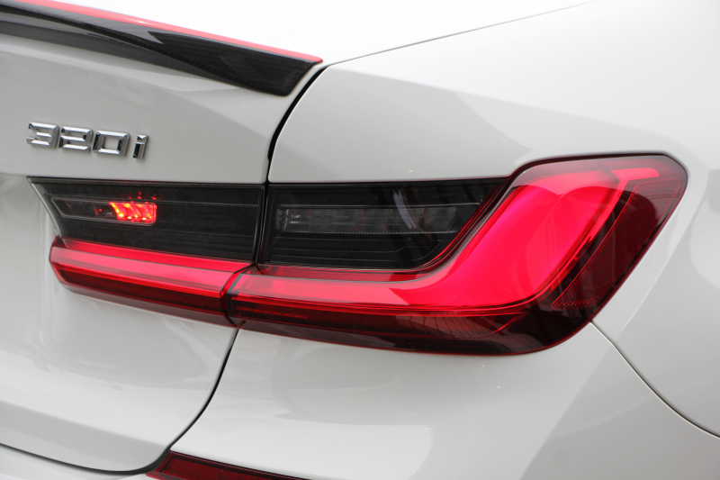 BMW 3シリーズ 320i Mｽﾎﾟｰﾂ ｺﾝﾌｫｰﾄP ｼｰﾄﾋｰﾀｰ HUD ｼﾞｪｽﾁｬｰｺﾝﾄﾛｰﾙ 追従ACC ｽﾃｱﾘﾝｸﾞｻﾎﾟｰﾄ ﾌﾞﾗｯｸﾍﾟｲﾝﾄAW&H&Rｻｽ BMWﾗｲﾌﾞｺｯｸﾋﾟｯﾄ ｱｯﾌﾟﾙｶｰﾌﾟﾚｲ HDDﾅﾋﾞPｱｼｽﾄ LEDﾍｯﾄﾞﾗｲﾄ ｵｰﾄﾊｲﾋﾞｰﾑ 電動ﾄﾗﾝｸ ｽﾏｰﾄｷｰ 2年保証