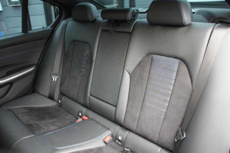 BMW 3シリーズ 320i Mｽﾎﾟｰﾂ ｺﾝﾌｫｰﾄP ｼｰﾄﾋｰﾀｰ HUD ｼﾞｪｽﾁｬｰｺﾝﾄﾛｰﾙ 追従ACC ｽﾃｱﾘﾝｸﾞｻﾎﾟｰﾄ ﾌﾞﾗｯｸﾍﾟｲﾝﾄAW&H&Rｻｽ BMWﾗｲﾌﾞｺｯｸﾋﾟｯﾄ ｱｯﾌﾟﾙｶｰﾌﾟﾚｲ HDDﾅﾋﾞPｱｼｽﾄ LEDﾍｯﾄﾞﾗｲﾄ ｵｰﾄﾊｲﾋﾞｰﾑ 電動ﾄﾗﾝｸ ｽﾏｰﾄｷｰ 2年保証