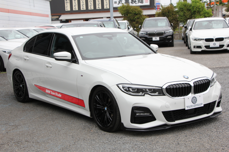 BMW 3シリーズ 320i Mｽﾎﾟｰﾂ ｺﾝﾌｫｰﾄP ｼｰﾄﾋｰﾀｰ HUD ｼﾞｪｽﾁｬｰｺﾝﾄﾛｰﾙ 追従ACC ｽﾃｱﾘﾝｸﾞｻﾎﾟｰﾄ ﾌﾞﾗｯｸﾍﾟｲﾝﾄAW&H&Rｻｽ BMWﾗｲﾌﾞｺｯｸﾋﾟｯﾄ ｱｯﾌﾟﾙｶｰﾌﾟﾚｲ HDDﾅﾋﾞPｱｼｽﾄ LEDﾍｯﾄﾞﾗｲﾄ ｵｰﾄﾊｲﾋﾞｰﾑ 電動ﾄﾗﾝｸ ｽﾏｰﾄｷｰ 2年保証