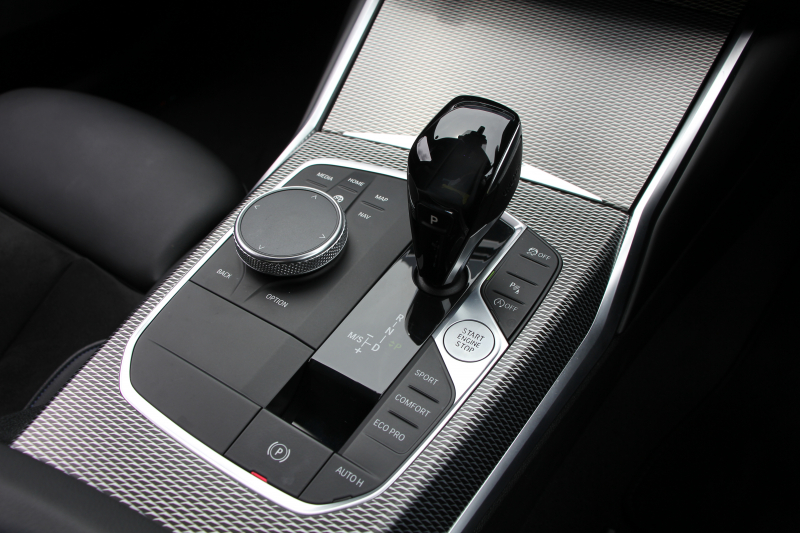 BMW 3シリーズ 320i Mｽﾎﾟｰﾂ ｺﾝﾌｫｰﾄP ｼｰﾄﾋｰﾀｰ HUD ｼﾞｪｽﾁｬｰｺﾝﾄﾛｰﾙ 追従ACC ｽﾃｱﾘﾝｸﾞｻﾎﾟｰﾄ ﾌﾞﾗｯｸﾍﾟｲﾝﾄAW&H&Rｻｽ BMWﾗｲﾌﾞｺｯｸﾋﾟｯﾄ ｱｯﾌﾟﾙｶｰﾌﾟﾚｲ HDDﾅﾋﾞPｱｼｽﾄ LEDﾍｯﾄﾞﾗｲﾄ ｵｰﾄﾊｲﾋﾞｰﾑ 電動ﾄﾗﾝｸ ｽﾏｰﾄｷｰ 2年保証