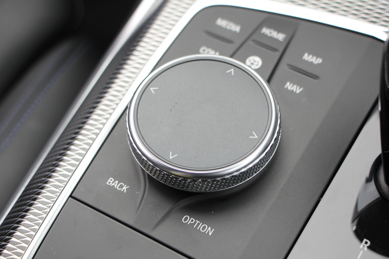 BMW 3シリーズ 320i Mｽﾎﾟｰﾂ ｺﾝﾌｫｰﾄP ｼｰﾄﾋｰﾀｰ HUD ｼﾞｪｽﾁｬｰｺﾝﾄﾛｰﾙ 追従ACC ｽﾃｱﾘﾝｸﾞｻﾎﾟｰﾄ ﾌﾞﾗｯｸﾍﾟｲﾝﾄAW&H&Rｻｽ BMWﾗｲﾌﾞｺｯｸﾋﾟｯﾄ ｱｯﾌﾟﾙｶｰﾌﾟﾚｲ HDDﾅﾋﾞPｱｼｽﾄ LEDﾍｯﾄﾞﾗｲﾄ ｵｰﾄﾊｲﾋﾞｰﾑ 電動ﾄﾗﾝｸ ｽﾏｰﾄｷｰ 2年保証