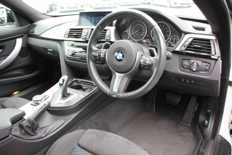 BMW 4シリーズ 420i ｸｰﾍﾟMｽﾎﾟｰﾂ ﾌｧｽﾄﾄﾗｯｸP 後期ｴﾝｼﾞﾝ ｱﾀﾞﾌﾟﾃｨﾌﾞMｻｽ Mｽﾎﾟｰﾂﾌﾞﾚｰｷ 19AW 追従ACC ﾚｰﾝﾁｪﾝｼﾞ警告 衝突軽減ﾌﾞﾚｰｷ 車線逸脱警告 歩行者警告 変更後第5世代HDDﾅﾋﾞBluetooth接続 ﾊﾟﾄﾞﾙｼﾌﾄ 2年保証
