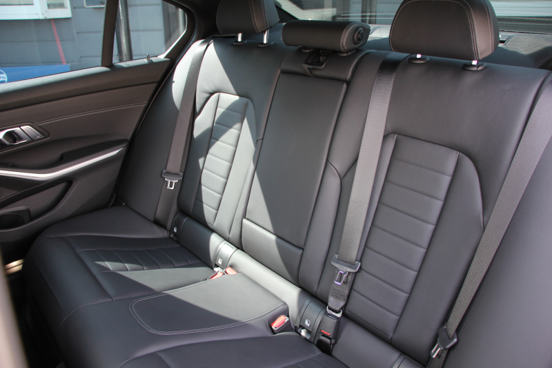 BMW 3シリーズ 330e Mｽﾎﾟｰﾂ ﾊｲﾗｲﾝ ｲﾉﾍﾞｰｼｮﾝ&ｺﾝﾌｫｰﾄP PHEV ﾋｰﾀｰ黒革 ﾚｰｻﾞｰﾗｲﾄ ｼﾞｪｽﾁｬｰC HUD 360度ｶﾒﾗ 後退ｱｼｽﾄ 追従ACC ｽﾃｱﾘﾝｸﾞｻﾎﾟｰﾄ Applecarplay ﾗﾝﾊﾞｰｻﾎﾟｰﾄ 電動ﾄﾗﾝｸ Msportﾌﾞﾚｰｷ BMWﾗｲﾌﾞｺｯｸﾋﾟｯﾄﾞ2年保証