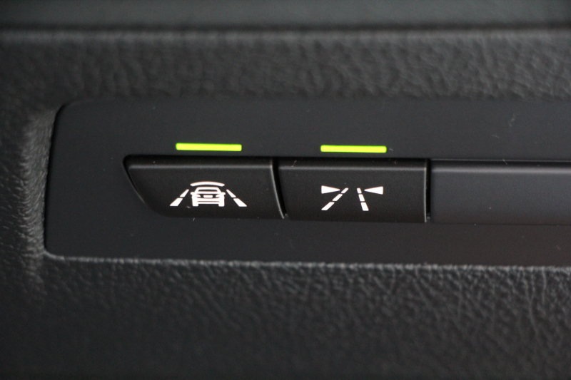 BMW 2シリーズ 220i ｸｰﾍﾟ Mｽﾎﾟｰﾂ ﾊﾟｰｷﾝｸﾞｻﾎﾟｰﾄP 衝突軽減ﾌﾞﾚｰｷ 車線逸脱警告 車線逸脱警告 ﾌﾞﾚｰｷ付ｸﾙｺﾝ ﾌﾙｾｸﾞTV iﾄﾞﾗｲﾌﾞHDDﾅﾋﾞBluetooth接続 Bｶﾒﾗ ｱﾙｶﾝﾀｰﾗ電動ｼｰﾄ 17AW Mｽﾎﾟｰﾂｴｱﾛ ﾊﾟﾄﾞﾙｼﾌﾄ 直噴ﾀｰﾎﾞ8速AT 2年保証