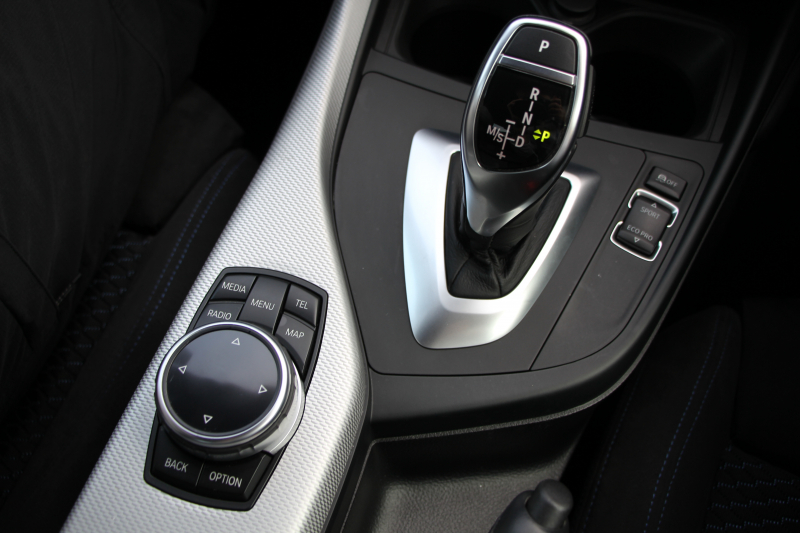 BMW 2シリーズ 220i ｸｰﾍﾟ Mｽﾎﾟｰﾂ ﾊﾟｰｷﾝｸﾞｻﾎﾟｰﾄP 衝突軽減ﾌﾞﾚｰｷ 車線逸脱警告 車線逸脱警告 ﾌﾞﾚｰｷ付ｸﾙｺﾝ ﾌﾙｾｸﾞTV iﾄﾞﾗｲﾌﾞHDDﾅﾋﾞBluetooth接続 Bｶﾒﾗ ｱﾙｶﾝﾀｰﾗ電動ｼｰﾄ 17AW Mｽﾎﾟｰﾂｴｱﾛ ﾊﾟﾄﾞﾙｼﾌﾄ 直噴ﾀｰﾎﾞ8速AT 2年保証