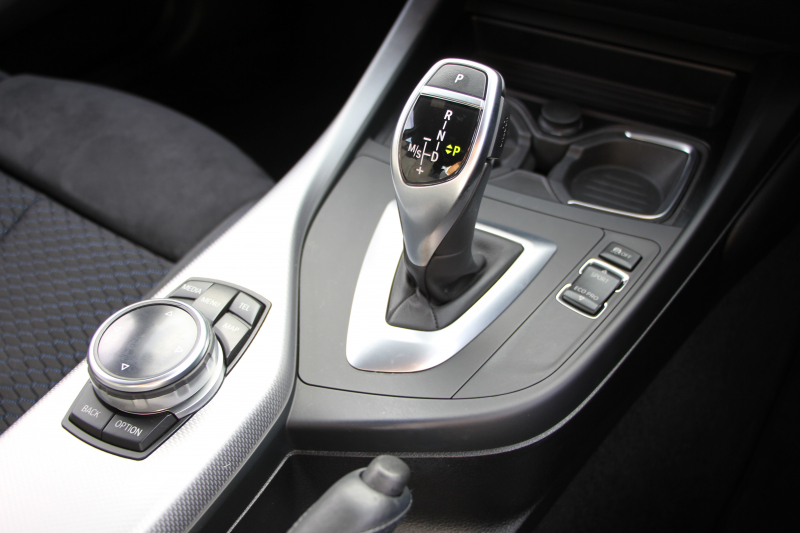 BMW 1シリーズ M135i 直6ﾀｰﾎﾞ320馬力 衝突軽減ﾌﾞﾚｰｷ 車線逸脱警告 歩行者警告 ｸﾙｺﾝ ﾌﾙｾｸﾞTV Bｶﾒﾗ ｱﾀﾞﾌﾟﾃｨﾌﾞMｻｽ ﾀｯﾁﾊﾟｯﾄﾞ対応HDDﾅﾋﾞ専用ｴｱﾛ 18AW&ﾌﾞﾚｰｷ 左右独立ｵｰﾄｴｱｺﾝ ﾊﾟﾄﾞﾙｼﾌﾄ 2年保証