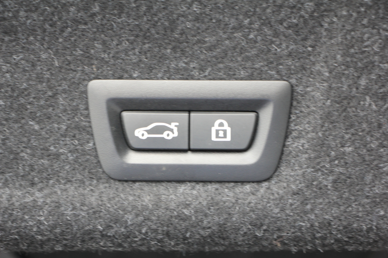 BMW 3シリーズ 320d Xdrive Mｽﾎﾟｰﾂ ﾃﾞﾋﾞｭｰP ｺﾝﾌｫｰﾄP 4WD ﾋｰﾀｰ黒革 ﾌﾞﾙｰｽﾃｯﾁ 19AW LEDﾍｯﾄﾞﾗｲﾄ ｵｰﾄﾊｲﾋﾞｰﾑ 追従ACC ｽﾃｱﾘﾝｸﾞｻﾎﾟｰﾄ ｱｯﾌﾟﾙｶｰﾌﾟﾚｲ Pｱｼｽﾄ ﾀｯﾁ画面HDDﾅﾋﾞ電動ﾄﾗﾝｸ ｽﾏｰﾄOP/CL Hifiｽﾋﾟｰｶｰ 2年保証