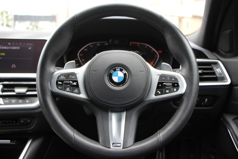 BMW 3シリーズ 320d Xdrive Mｽﾎﾟｰﾂ ﾃﾞﾋﾞｭｰP ｺﾝﾌｫｰﾄP 4WD ﾋｰﾀｰ黒革 ﾌﾞﾙｰｽﾃｯﾁ 19AW LEDﾍｯﾄﾞﾗｲﾄ ｵｰﾄﾊｲﾋﾞｰﾑ 追従ACC ｽﾃｱﾘﾝｸﾞｻﾎﾟｰﾄ ｱｯﾌﾟﾙｶｰﾌﾟﾚｲ Pｱｼｽﾄ ﾀｯﾁ画面HDDﾅﾋﾞ電動ﾄﾗﾝｸ ｽﾏｰﾄOP/CL Hifiｽﾋﾟｰｶｰ 2年保証