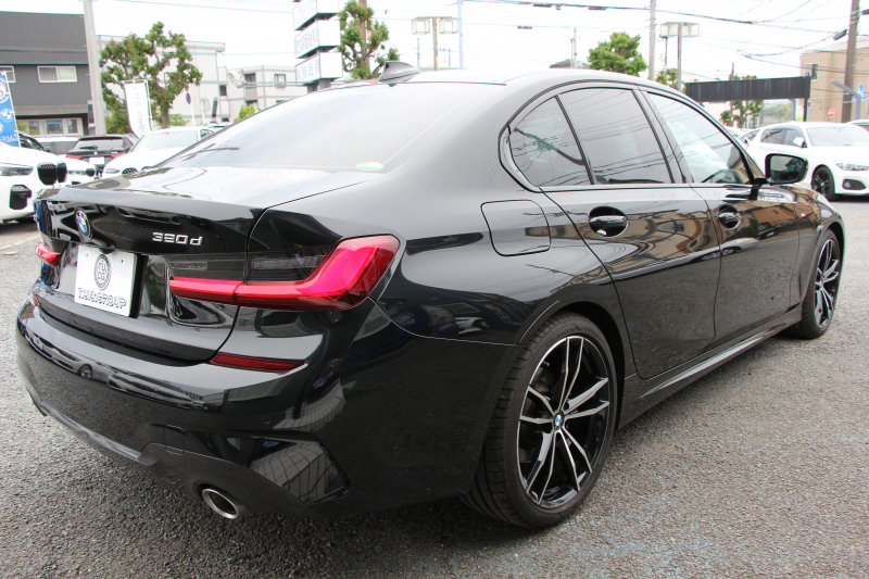 BMW 3シリーズ 320d Xdrive Mｽﾎﾟｰﾂ ﾃﾞﾋﾞｭｰP ｺﾝﾌｫｰﾄP 4WD ﾋｰﾀｰ黒革 ﾌﾞﾙｰｽﾃｯﾁ 19AW LEDﾍｯﾄﾞﾗｲﾄ ｵｰﾄﾊｲﾋﾞｰﾑ 追従ACC ｽﾃｱﾘﾝｸﾞｻﾎﾟｰﾄ ｱｯﾌﾟﾙｶｰﾌﾟﾚｲ Pｱｼｽﾄ ﾀｯﾁ画面HDDﾅﾋﾞ電動ﾄﾗﾝｸ ｽﾏｰﾄOP/CL Hifiｽﾋﾟｰｶｰ 2年保証