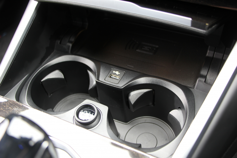 BMW 3シリーズ 320d Xdrive Mｽﾎﾟｰﾂ ﾃﾞﾋﾞｭｰP ｺﾝﾌｫｰﾄP 4WD ﾋｰﾀｰ黒革 ﾌﾞﾙｰｽﾃｯﾁ 19AW LEDﾍｯﾄﾞﾗｲﾄ ｵｰﾄﾊｲﾋﾞｰﾑ 追従ACC ｽﾃｱﾘﾝｸﾞｻﾎﾟｰﾄ ｱｯﾌﾟﾙｶｰﾌﾟﾚｲ Pｱｼｽﾄ ﾀｯﾁ画面HDDﾅﾋﾞ電動ﾄﾗﾝｸ ｽﾏｰﾄOP/CL Hifiｽﾋﾟｰｶｰ 2年保証