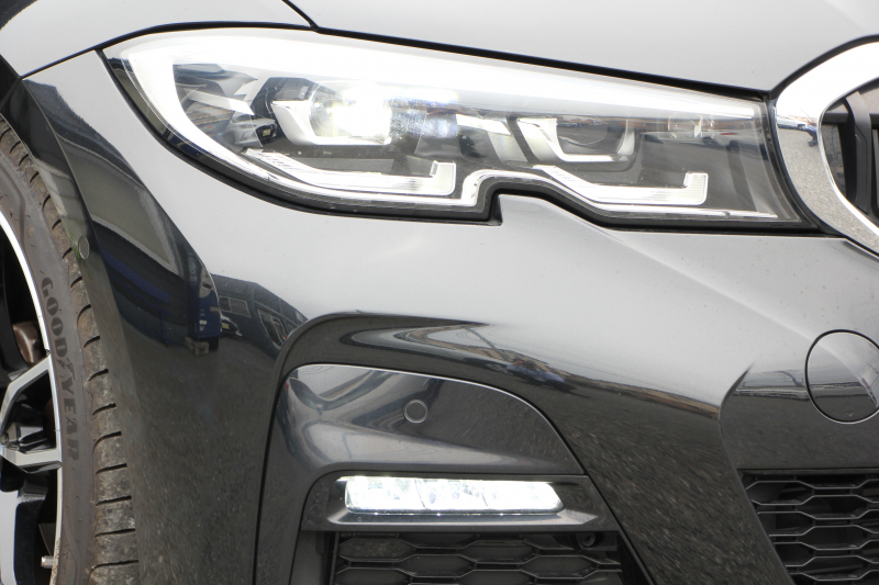 BMW 3シリーズ 320d Xdrive Mｽﾎﾟｰﾂ ﾃﾞﾋﾞｭｰP ｺﾝﾌｫｰﾄP 4WD ﾋｰﾀｰ黒革 ﾌﾞﾙｰｽﾃｯﾁ 19AW LEDﾍｯﾄﾞﾗｲﾄ ｵｰﾄﾊｲﾋﾞｰﾑ 追従ACC ｽﾃｱﾘﾝｸﾞｻﾎﾟｰﾄ ｱｯﾌﾟﾙｶｰﾌﾟﾚｲ Pｱｼｽﾄ ﾀｯﾁ画面HDDﾅﾋﾞ電動ﾄﾗﾝｸ ｽﾏｰﾄOP/CL Hifiｽﾋﾟｰｶｰ 2年保証