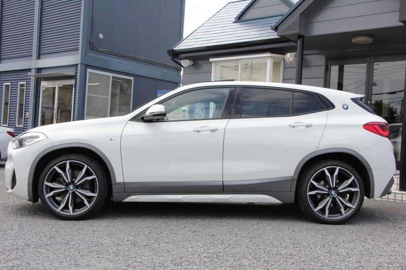 BMW X2 Xdrive20i MｽﾎﾟｰﾂX ﾃﾞﾋﾞｭｰ&ｾﾚｸﾄP ﾊｲﾗｲﾝ 4WD ﾊﾟﾉﾗﾏｻﾝﾙｰﾌ ｺﾝﾌｫｰﾄP 追従ACC HUD ﾋｰﾀｰ黒革 電動ｼｰﾄ ｵﾌﾟｼｮﾝ20AW Mﾘｱｽﾎﾟｲﾗｰ ﾀｯﾁ画面HDDﾅﾋﾞBｶﾒﾗ Pｱｼｽﾄ CD&DVD再生可能 Bluetooth接続 電動ﾄﾗﾝｸ LEDﾍｯﾄﾞﾗｲﾄ ｽﾏｰﾄｷｰ 8速AT 2年保証