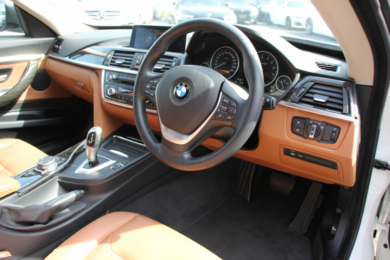 BMW 3シリーズ 320i ｸﾞﾗﾝﾂｰﾘｽﾓ ﾗｸﾞｼﾞｭｱﾘｰ 1ｵｰﾅ 追従ACC ｻﾄﾞﾙﾌﾞﾗｳﾝﾚｻﾞｰ ｼｰﾄﾋｰﾀｰ 衝突軽減ﾌﾞﾚｰｷ 車線逸脱警告 歩行者警告 ﾀｯﾁﾊﾟｯﾄﾞ対応iﾄﾞﾗｲﾌﾞHDDﾅﾋﾞBｶﾒﾗ 電動ﾄﾗﾝｸ ｽﾏｰﾄｷｰ Bluetooth接続 ｸﾛｰﾑﾗｲﾝｴｸｽﾃﾘｱ 2年保証