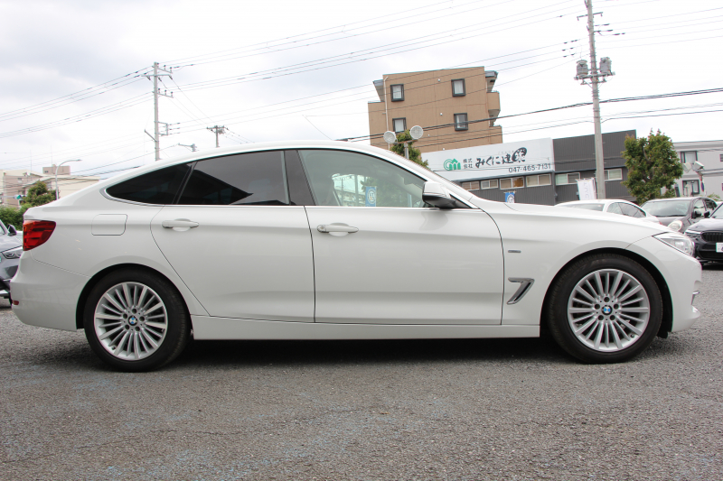 BMW 3シリーズ 320i ｸﾞﾗﾝﾂｰﾘｽﾓ ﾗｸﾞｼﾞｭｱﾘｰ 1ｵｰﾅ 追従ACC ｻﾄﾞﾙﾌﾞﾗｳﾝﾚｻﾞｰ ｼｰﾄﾋｰﾀｰ 衝突軽減ﾌﾞﾚｰｷ 車線逸脱警告 歩行者警告 ﾀｯﾁﾊﾟｯﾄﾞ対応iﾄﾞﾗｲﾌﾞHDDﾅﾋﾞBｶﾒﾗ 電動ﾄﾗﾝｸ ｽﾏｰﾄｷｰ Bluetooth接続 ｸﾛｰﾑﾗｲﾝｴｸｽﾃﾘｱ 2年保証