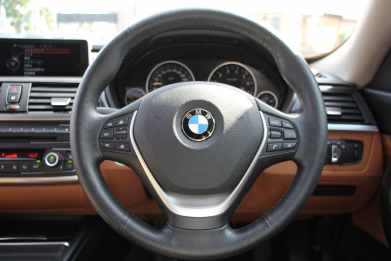 BMW 3シリーズ 320i ｸﾞﾗﾝﾂｰﾘｽﾓ ﾗｸﾞｼﾞｭｱﾘｰ 1ｵｰﾅ 追従ACC ｻﾄﾞﾙﾌﾞﾗｳﾝﾚｻﾞｰ ｼｰﾄﾋｰﾀｰ 衝突軽減ﾌﾞﾚｰｷ 車線逸脱警告 歩行者警告 ﾀｯﾁﾊﾟｯﾄﾞ対応iﾄﾞﾗｲﾌﾞHDDﾅﾋﾞBｶﾒﾗ 電動ﾄﾗﾝｸ ｽﾏｰﾄｷｰ Bluetooth接続 ｸﾛｰﾑﾗｲﾝｴｸｽﾃﾘｱ 2年保証