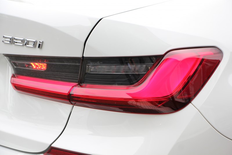 BMW 3シリーズ 320i Mｽﾎﾟｰﾂ ﾊｲﾗｲﾝ ﾌｧｽﾄﾄﾗｯｸ&ｺﾝﾌｫｰﾄP ﾋｰﾀｰ黒革 HUD ｱﾀﾞﾌﾟﾃｨﾌﾞMｻｽ Mspﾌﾞﾚｰｷ 19AW ﾀｯﾁﾊﾟﾈﾙ対応HDDﾅﾋﾞｱｯﾌﾟﾙｶｰﾌﾟﾚｲ 電動ﾄﾗﾝｸ LEDﾍｯﾄﾞﾗｲﾄ ｵｰﾄﾊｲﾋﾞｰﾑ Pｱｼｽﾄ 追従ACC ｽﾃｱｻﾎﾟｰﾄ 2年保証