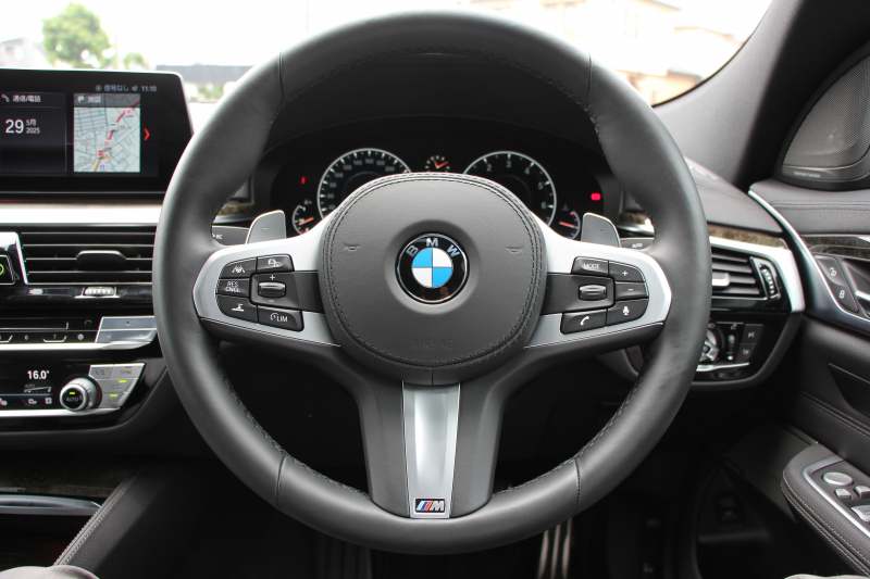 BMW 6シリーズ 630i ｸﾞﾗﾝﾂｰﾘｽﾓ Mｽﾎﾟｰﾂ ｾﾚｸﾄ&ｲﾉﾍﾞｰｼｮﾝP ﾊﾟﾉﾗﾏｻﾝﾙｰﾌ 全席ﾋｰﾀｰ黒革 ﾊｰﾏﾝｶｰﾄﾞﾝ ﾃﾞｨｽﾌﾟﾚｲｷｰ ﾘﾓｰﾄﾊﾟｰｷﾝｸﾞﾘｱｼｰﾄ可倒調整 ｼﾞｪｽﾁｬｰｺﾝﾄﾛｰﾙ LEDﾍｯﾄﾞﾗｲﾄ 360度ｶﾒﾗ HUD 追従ACC ﾜｲﾔﾚｽ充電 4ｿﾞｰﾝｴｱｺﾝ 2年保証