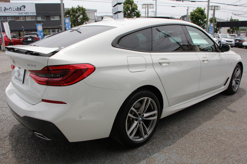 BMW 6シリーズ 630i ｸﾞﾗﾝﾂｰﾘｽﾓ Mｽﾎﾟｰﾂ ｾﾚｸﾄ&ｲﾉﾍﾞｰｼｮﾝP ﾊﾟﾉﾗﾏｻﾝﾙｰﾌ 全席ﾋｰﾀｰ黒革 ﾊｰﾏﾝｶｰﾄﾞﾝ ﾃﾞｨｽﾌﾟﾚｲｷｰ ﾘﾓｰﾄﾊﾟｰｷﾝｸﾞﾘｱｼｰﾄ可倒調整 ｼﾞｪｽﾁｬｰｺﾝﾄﾛｰﾙ LEDﾍｯﾄﾞﾗｲﾄ 360度ｶﾒﾗ HUD 追従ACC ﾜｲﾔﾚｽ充電 4ｿﾞｰﾝｴｱｺﾝ 2年保証