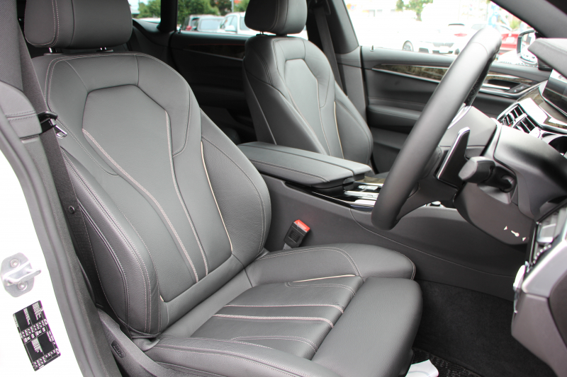 BMW 6シリーズ 630i ｸﾞﾗﾝﾂｰﾘｽﾓ Mｽﾎﾟｰﾂ ｾﾚｸﾄ&ｲﾉﾍﾞｰｼｮﾝP ﾊﾟﾉﾗﾏｻﾝﾙｰﾌ 全席ﾋｰﾀｰ黒革 ﾊｰﾏﾝｶｰﾄﾞﾝ ﾃﾞｨｽﾌﾟﾚｲｷｰ ﾘﾓｰﾄﾊﾟｰｷﾝｸﾞﾘｱｼｰﾄ可倒調整 ｼﾞｪｽﾁｬｰｺﾝﾄﾛｰﾙ LEDﾍｯﾄﾞﾗｲﾄ 360度ｶﾒﾗ HUD 追従ACC ﾜｲﾔﾚｽ充電 4ｿﾞｰﾝｴｱｺﾝ 2年保証