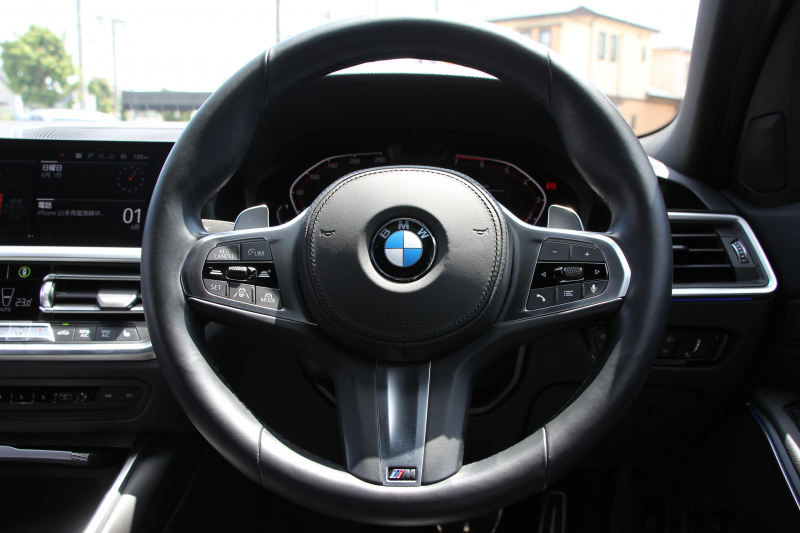 BMW 3シリーズ 320i Mｽﾎﾟｰﾂ ｺﾝﾌｫｰﾄP 1ｵｰﾅ 360度ｶﾒﾗ ｼｰﾄﾋｰﾀｰ ﾌﾙｾｸﾞTV 追従ACC ｽﾃｱﾘﾝｸﾞｻﾎﾟｰﾄ BMWﾗｲﾌﾞｺｯｸﾋﾟｯﾄﾞLEDﾍｯﾄﾞﾗｲﾄ ｵｰﾄﾊｲﾋﾞｰﾑ ﾜｲﾔﾚｽ充電 Pｱｼｽﾄ ﾊｰﾌﾚｻﾞｰ 電動ﾄﾗﾝｸ 3ｿﾞｰﾝｴｱｺﾝ ｱｯﾌﾟﾙｶｰﾌﾟﾚｲ 2年保証