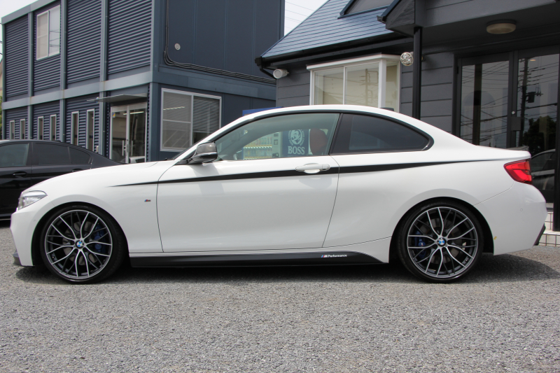 BMW 2シリーズ M240i ｸｰﾍﾟ後期 ﾌｪｲｽﾘﾌﾄ後 B58新ｴﾝｼﾞﾝ 直6ﾀｰﾎﾞ340馬力 ｺｰﾗﾙﾚｯﾄﾞﾚｻﾞｰ Mﾊﾟﾌｫｰﾏﾝｽｴｱﾛ&19AW H&Rｻｽ ｱﾀﾞﾌﾟﾃｨﾌﾞMｻｽ LEDﾍｯﾄﾞﾗｲﾄ&ﾃｰﾙ 追従ACC ﾀｯﾁ画面HDDﾅﾋﾞPｱｼｽﾄ ﾊﾟﾄﾞﾙｼﾌﾄ 2年保証
