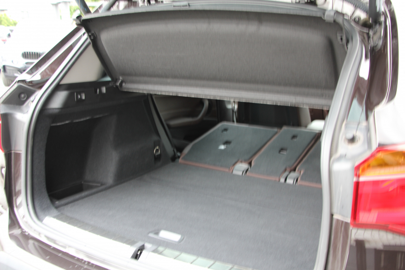 BMW X1 Xdrive18d ｱｰﾊﾞﾆｽﾀ 西日本地区限定 ｽﾊﾟｰｸﾘﾝｸﾞﾌﾞﾗｳﾝ ﾊｲﾗｲﾝ&ｺﾝﾌｫｰﾄP 追従ACC HUD ﾋｰﾀｰ茶革 電動ｼｰﾄ 19AW ﾀｯﾁ画面新HDDﾅﾋﾞPｱｼｽﾄ LEDﾍｯﾄﾞﾗｲﾄ 電動ﾄﾗﾝｸ 専用ﾊﾞｯｼﾞ衝突軽減ﾌﾞﾚｰｷ 車線逸脱&歩行者警告 2年保証