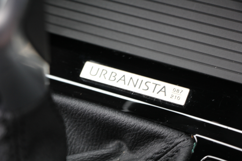 BMW X1 Xdrive18d ｱｰﾊﾞﾆｽﾀ 西日本地区限定 ｽﾊﾟｰｸﾘﾝｸﾞﾌﾞﾗｳﾝ ﾊｲﾗｲﾝ&ｺﾝﾌｫｰﾄP 追従ACC HUD ﾋｰﾀｰ茶革 電動ｼｰﾄ 19AW ﾀｯﾁ画面新HDDﾅﾋﾞPｱｼｽﾄ LEDﾍｯﾄﾞﾗｲﾄ 電動ﾄﾗﾝｸ 専用ﾊﾞｯｼﾞ衝突軽減ﾌﾞﾚｰｷ 車線逸脱&歩行者警告 2年保証