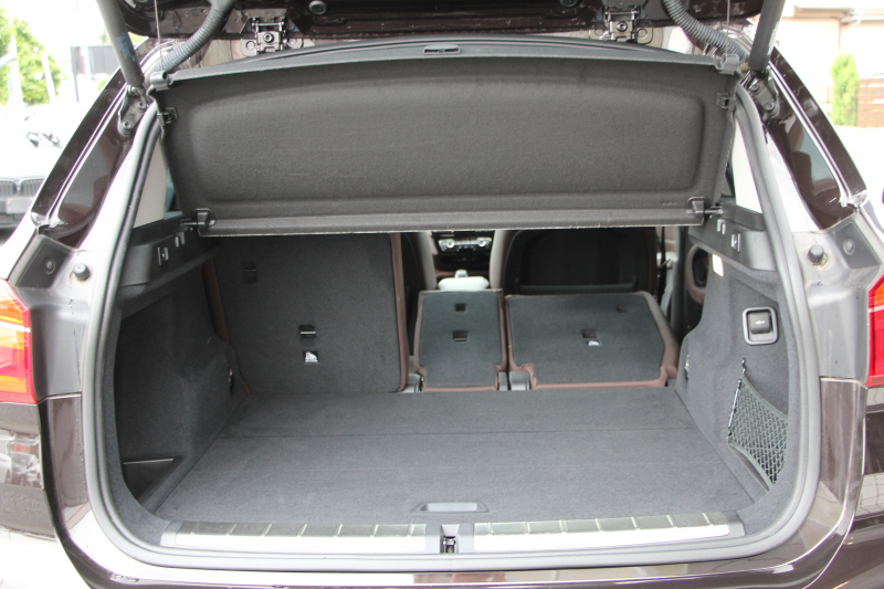 BMW X1 Xdrive18d ｱｰﾊﾞﾆｽﾀ 西日本地区限定 ｽﾊﾟｰｸﾘﾝｸﾞﾌﾞﾗｳﾝ ﾊｲﾗｲﾝ&ｺﾝﾌｫｰﾄP 追従ACC HUD ﾋｰﾀｰ茶革 電動ｼｰﾄ 19AW ﾀｯﾁ画面新HDDﾅﾋﾞPｱｼｽﾄ LEDﾍｯﾄﾞﾗｲﾄ 電動ﾄﾗﾝｸ 専用ﾊﾞｯｼﾞ衝突軽減ﾌﾞﾚｰｷ 車線逸脱&歩行者警告 2年保証