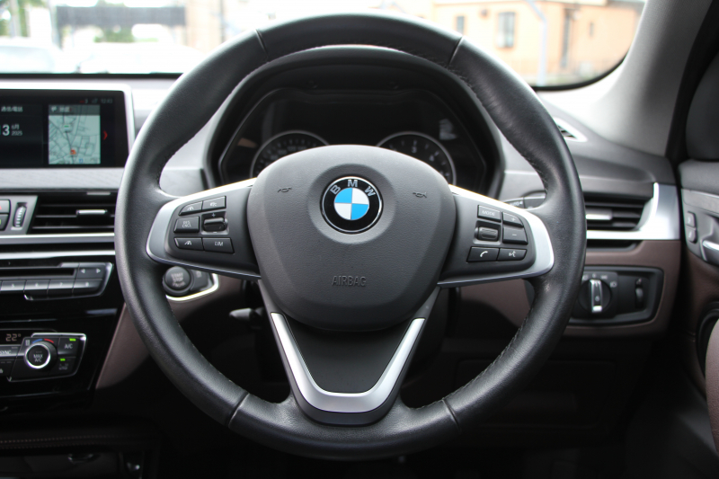 BMW X1 Xdrive18d ｱｰﾊﾞﾆｽﾀ 西日本地区限定 ｽﾊﾟｰｸﾘﾝｸﾞﾌﾞﾗｳﾝ ﾊｲﾗｲﾝ&ｺﾝﾌｫｰﾄP 追従ACC HUD ﾋｰﾀｰ茶革 電動ｼｰﾄ 19AW ﾀｯﾁ画面新HDDﾅﾋﾞPｱｼｽﾄ LEDﾍｯﾄﾞﾗｲﾄ 電動ﾄﾗﾝｸ 専用ﾊﾞｯｼﾞ衝突軽減ﾌﾞﾚｰｷ 車線逸脱&歩行者警告 2年保証