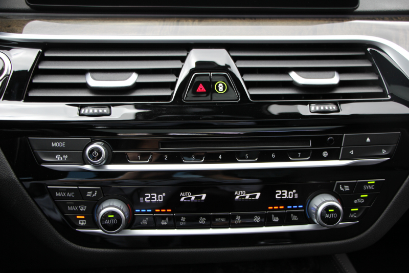 BMW 5シリーズ 530i Mｽﾎﾟｰﾂ 左ﾊﾝﾄﾞﾙ 1ｵｰﾅ ｻﾝﾙｰﾌ ｺﾝﾌｫｰﾄP ﾏｯｻｰｼﾞ&ﾍﾞﾝﾁﾚｰｼｮﾝ 全席ﾋｰﾀｰ黒革 ｺﾝﾌｫｰﾄｼｰﾄ ｿﾌﾄｸﾛｰｽﾞﾄﾞｱ HUD ｼﾞｪｽﾁｬｰC 追従ACC 360度ｶﾒﾗ ﾀｯﾁ画面HDDﾅﾋﾞLEDﾍｯﾄﾞﾗｲﾄ ｵｰﾄﾊｲﾋﾞｰﾑ 電動ﾄﾗﾝｸ 2年保証