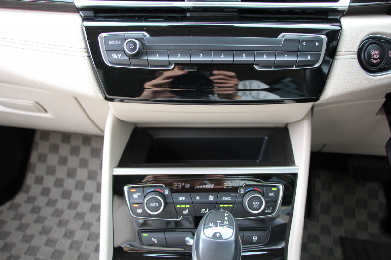 BMW 2シリーズ 218d ｸﾞﾗﾝﾂｱﾗｰ ﾗｸﾞｼﾞｭｱﾘｰ 後期 ﾌｪｲｽﾘﾌﾄ後 3列7人乗り ADｱｸﾃｨﾌﾞｾｰﾌﾃｨ&ｺﾝﾌｫｰﾄP 追従ACC HUD 受注生産OPｵｲｽﾀｰﾚｻﾞｰ 電動ﾄﾗﾝｸ LEDﾍｯﾄﾞﾗｲﾄ ﾒﾓﾘｰ付電動ｼｰﾄ ﾀｯﾁ画面HDDﾅﾋﾞﾊﾟｰｷﾝｸﾞｱｼｽﾄ 2年保証