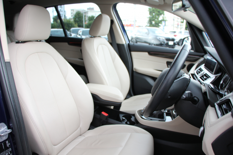 BMW 2シリーズ 218d ｸﾞﾗﾝﾂｱﾗｰ ﾗｸﾞｼﾞｭｱﾘｰ 後期 ﾌｪｲｽﾘﾌﾄ後 3列7人乗り ADｱｸﾃｨﾌﾞｾｰﾌﾃｨ&ｺﾝﾌｫｰﾄP 追従ACC HUD 受注生産OPｵｲｽﾀｰﾚｻﾞｰ 電動ﾄﾗﾝｸ LEDﾍｯﾄﾞﾗｲﾄ ﾒﾓﾘｰ付電動ｼｰﾄ ﾀｯﾁ画面HDDﾅﾋﾞﾊﾟｰｷﾝｸﾞｱｼｽﾄ 2年保証