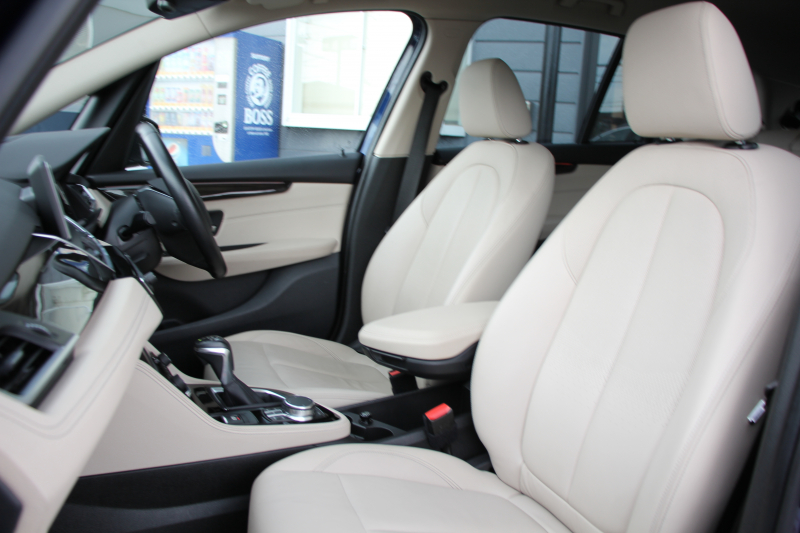 BMW 2シリーズ 218d ｸﾞﾗﾝﾂｱﾗｰ ﾗｸﾞｼﾞｭｱﾘｰ 後期 ﾌｪｲｽﾘﾌﾄ後 3列7人乗り ADｱｸﾃｨﾌﾞｾｰﾌﾃｨ&ｺﾝﾌｫｰﾄP 追従ACC HUD 受注生産OPｵｲｽﾀｰﾚｻﾞｰ 電動ﾄﾗﾝｸ LEDﾍｯﾄﾞﾗｲﾄ ﾒﾓﾘｰ付電動ｼｰﾄ ﾀｯﾁ画面HDDﾅﾋﾞﾊﾟｰｷﾝｸﾞｱｼｽﾄ 2年保証