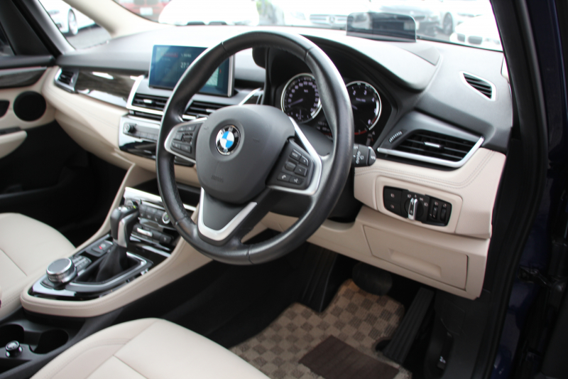 BMW 2シリーズ 218d ｸﾞﾗﾝﾂｱﾗｰ ﾗｸﾞｼﾞｭｱﾘｰ 後期 ﾌｪｲｽﾘﾌﾄ後 3列7人乗り ADｱｸﾃｨﾌﾞｾｰﾌﾃｨ&ｺﾝﾌｫｰﾄP 追従ACC HUD 受注生産OPｵｲｽﾀｰﾚｻﾞｰ 電動ﾄﾗﾝｸ LEDﾍｯﾄﾞﾗｲﾄ ﾒﾓﾘｰ付電動ｼｰﾄ ﾀｯﾁ画面HDDﾅﾋﾞﾊﾟｰｷﾝｸﾞｱｼｽﾄ 2年保証