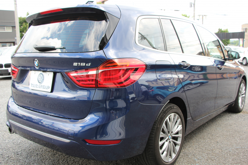 BMW 2シリーズ 218d ｸﾞﾗﾝﾂｱﾗｰ ﾗｸﾞｼﾞｭｱﾘｰ 後期 ﾌｪｲｽﾘﾌﾄ後 3列7人乗り ADｱｸﾃｨﾌﾞｾｰﾌﾃｨ&ｺﾝﾌｫｰﾄP 追従ACC HUD 受注生産OPｵｲｽﾀｰﾚｻﾞｰ 電動ﾄﾗﾝｸ LEDﾍｯﾄﾞﾗｲﾄ ﾒﾓﾘｰ付電動ｼｰﾄ ﾀｯﾁ画面HDDﾅﾋﾞﾊﾟｰｷﾝｸﾞｱｼｽﾄ 2年保証