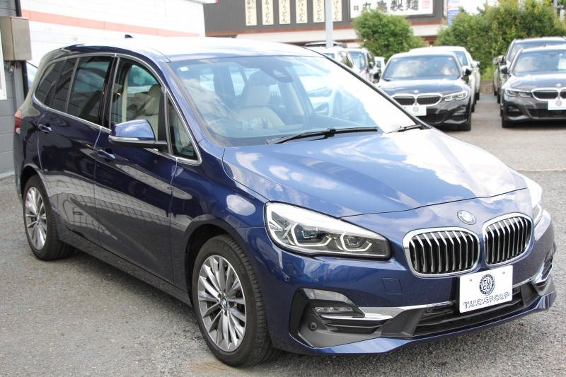BMW 2シリーズ 218d ｸﾞﾗﾝﾂｱﾗｰ ﾗｸﾞｼﾞｭｱﾘｰ 後期 ﾌｪｲｽﾘﾌﾄ後 3列7人乗り ADｱｸﾃｨﾌﾞｾｰﾌﾃｨ&ｺﾝﾌｫｰﾄP 追従ACC HUD 受注生産OPｵｲｽﾀｰﾚｻﾞｰ 電動ﾄﾗﾝｸ LEDﾍｯﾄﾞﾗｲﾄ ﾒﾓﾘｰ付電動ｼｰﾄ ﾀｯﾁ画面HDDﾅﾋﾞﾊﾟｰｷﾝｸﾞｱｼｽﾄ 2年保証