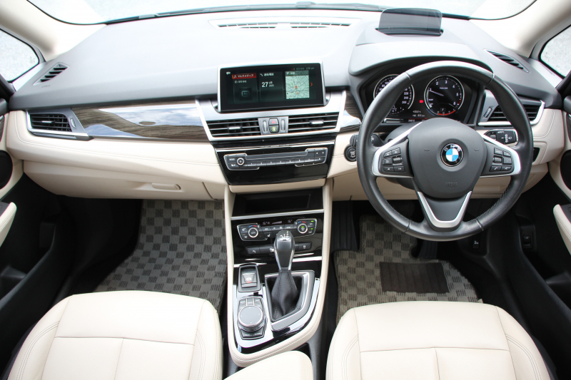 BMW 2シリーズ 218d ｸﾞﾗﾝﾂｱﾗｰ ﾗｸﾞｼﾞｭｱﾘｰ 後期 ﾌｪｲｽﾘﾌﾄ後 3列7人乗り ADｱｸﾃｨﾌﾞｾｰﾌﾃｨ&ｺﾝﾌｫｰﾄP 追従ACC HUD 受注生産OPｵｲｽﾀｰﾚｻﾞｰ 電動ﾄﾗﾝｸ LEDﾍｯﾄﾞﾗｲﾄ ﾒﾓﾘｰ付電動ｼｰﾄ ﾀｯﾁ画面HDDﾅﾋﾞﾊﾟｰｷﾝｸﾞｱｼｽﾄ 2年保証