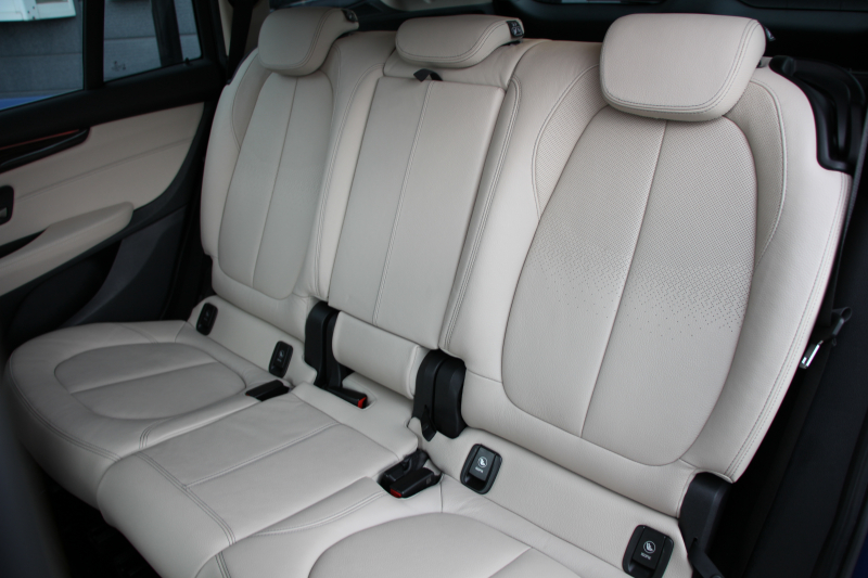 BMW 2シリーズ 218d ｸﾞﾗﾝﾂｱﾗｰ ﾗｸﾞｼﾞｭｱﾘｰ 後期 ﾌｪｲｽﾘﾌﾄ後 3列7人乗り ADｱｸﾃｨﾌﾞｾｰﾌﾃｨ&ｺﾝﾌｫｰﾄP 追従ACC HUD 受注生産OPｵｲｽﾀｰﾚｻﾞｰ 電動ﾄﾗﾝｸ LEDﾍｯﾄﾞﾗｲﾄ ﾒﾓﾘｰ付電動ｼｰﾄ ﾀｯﾁ画面HDDﾅﾋﾞﾊﾟｰｷﾝｸﾞｱｼｽﾄ 2年保証