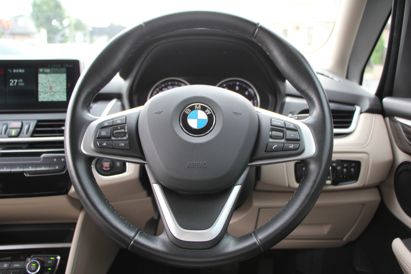 BMW 2シリーズ 218d ｸﾞﾗﾝﾂｱﾗｰ ﾗｸﾞｼﾞｭｱﾘｰ 後期 ﾌｪｲｽﾘﾌﾄ後 3列7人乗り ADｱｸﾃｨﾌﾞｾｰﾌﾃｨ&ｺﾝﾌｫｰﾄP 追従ACC HUD 受注生産OPｵｲｽﾀｰﾚｻﾞｰ 電動ﾄﾗﾝｸ LEDﾍｯﾄﾞﾗｲﾄ ﾒﾓﾘｰ付電動ｼｰﾄ ﾀｯﾁ画面HDDﾅﾋﾞﾊﾟｰｷﾝｸﾞｱｼｽﾄ 2年保証